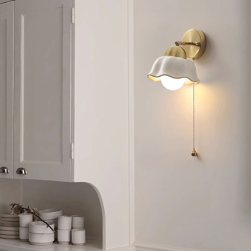 Luvikno | Retro Hvit Blomster Vegglampe - Vintage Stil for Ditt Interiør