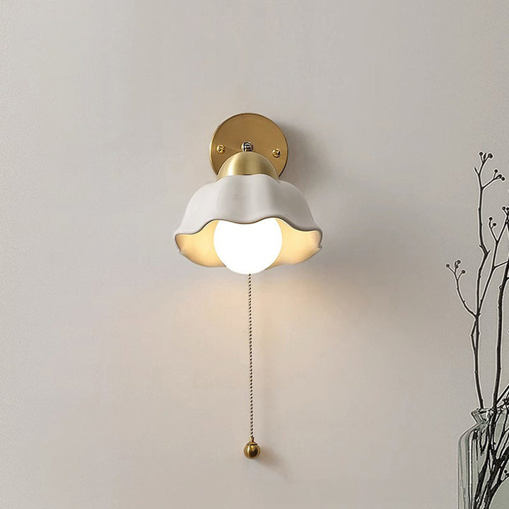 Luvikno | Retro Hvit Blomster Vegglampe - Vintage Stil for Ditt Interiør