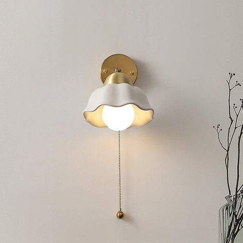 Luvikno | Retro Hvit Blomster Vegglampe - Vintage Stil for Ditt Interiør