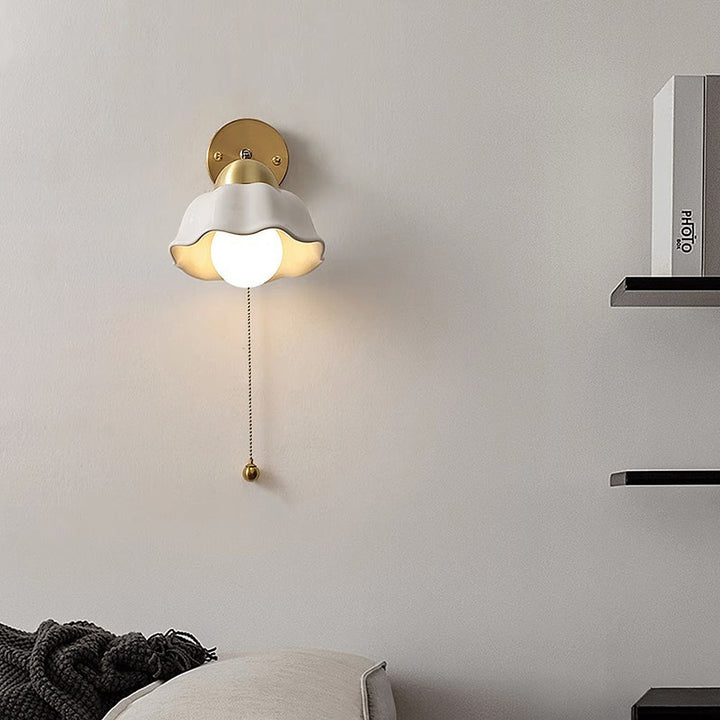 Luvikno | Retro Hvit Blomster Vegglampe - Vintage Stil for Ditt Interiør