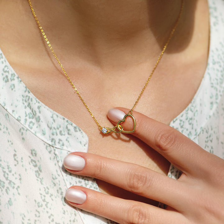 HeartBond Necklace – Tidløst Smykke av Knyttet Kjærlighet Luvikno