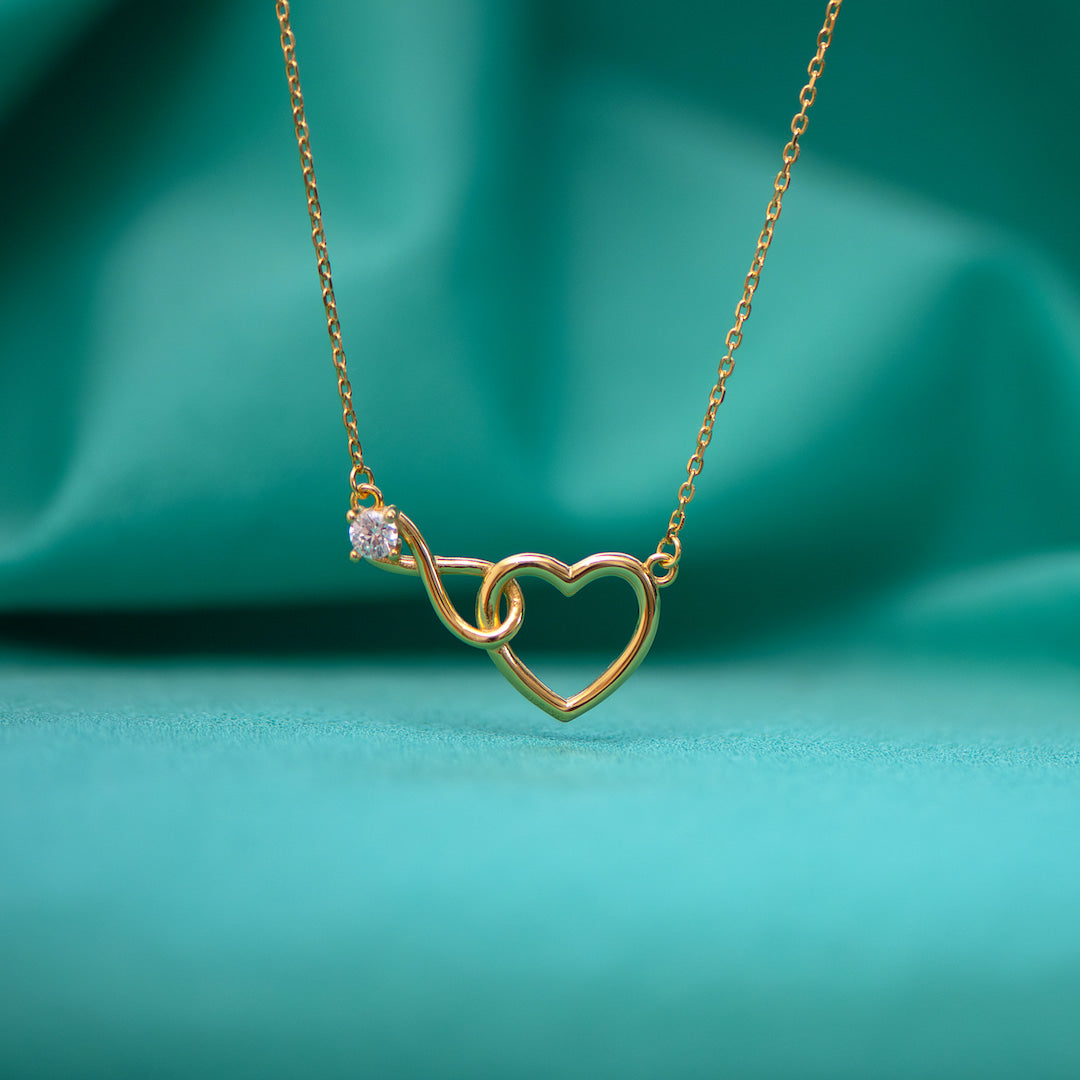 HeartBond Necklace – Tidløst Smykke av Knyttet Kjærlighet Luvikno