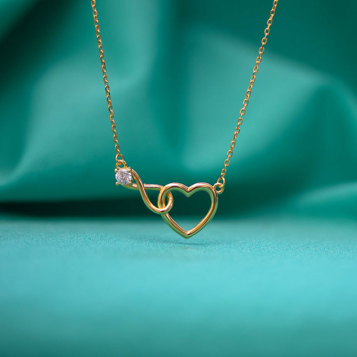 HeartBond Necklace – Tidløst Smykke av Knyttet Kjærlighet Luvikno