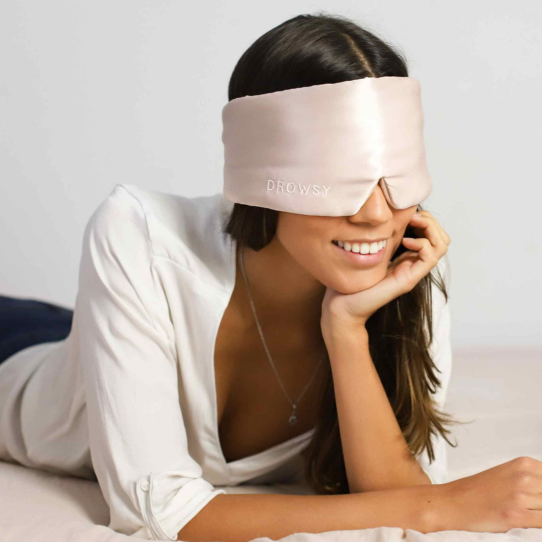 Luvikno | Luksuriøs Silke Øyemaske – RelaxMask