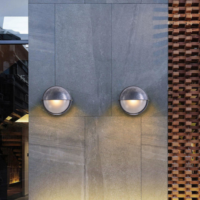 Elegant vanntett utendørs vegglampe | Luvikno