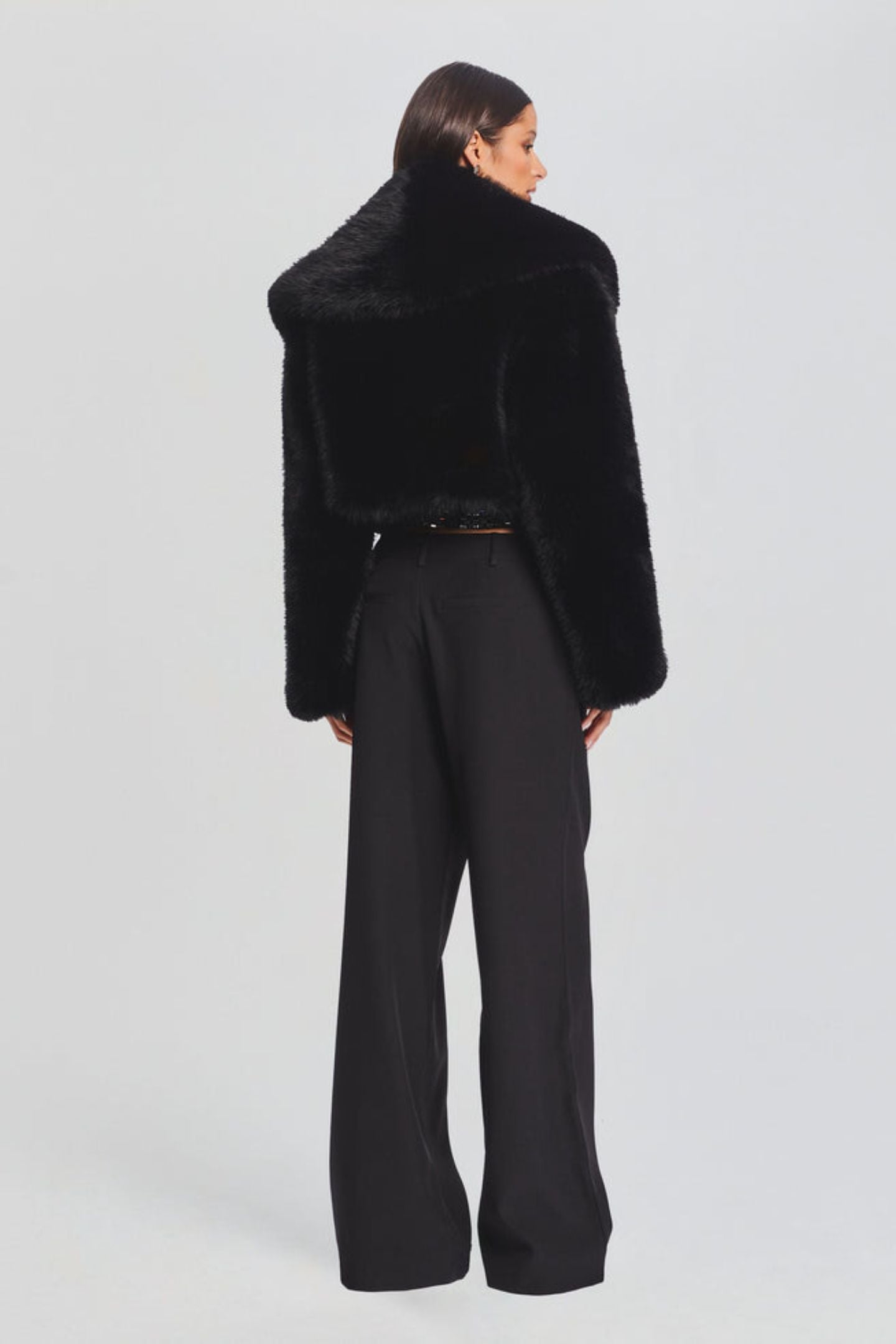 Luvik | Lyhyt huppukaulustekonahkatakki