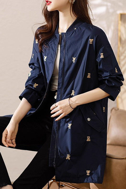 Luvik | Trench-coat ja spandex brodeerattu tummansininen karhu