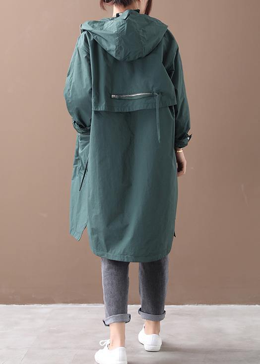 Luvik | Vetoketjuhupparit suurikokoisille naisille mustat naisten takit