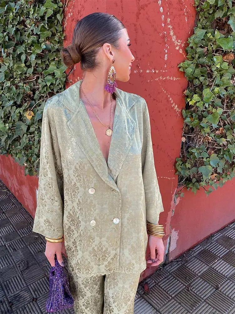 Luvik | Rento 2-osainen asuste housuilla ja takilla, jossa on vintage-kuvio