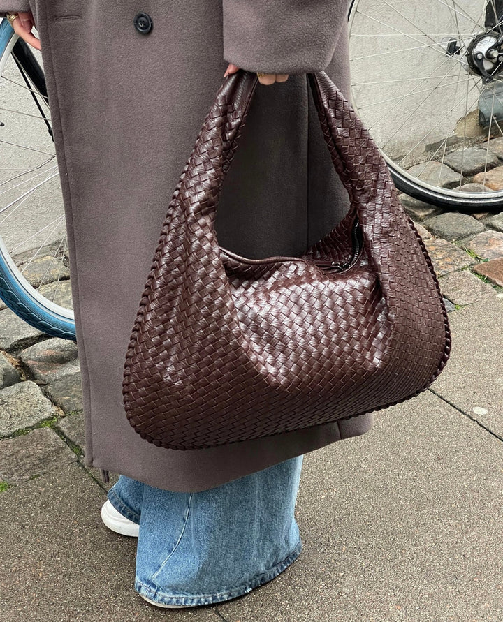 Luvik | Kudottu punainen kantolaukku