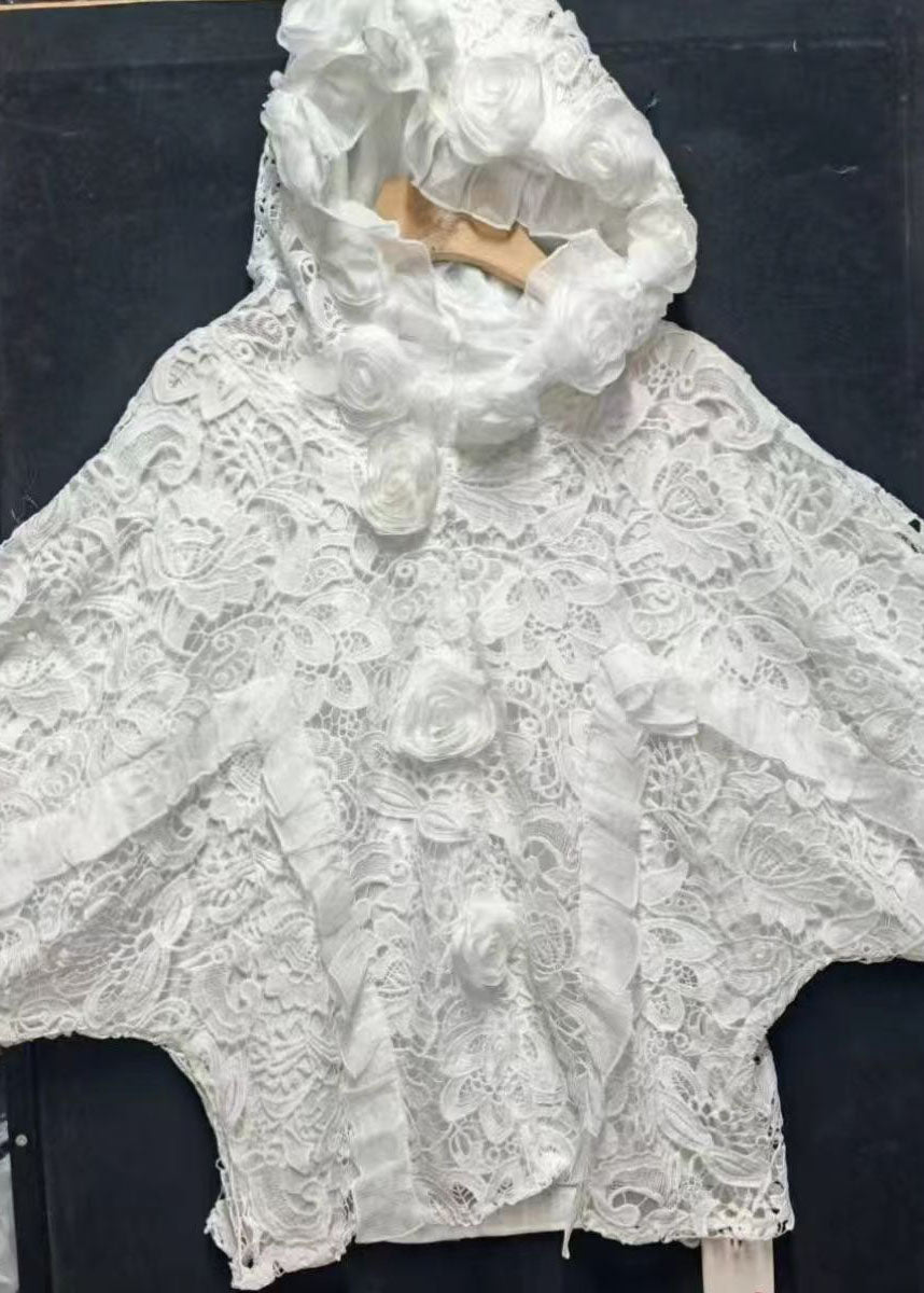 Luvik | Musta brodeerattu pitsihuppari