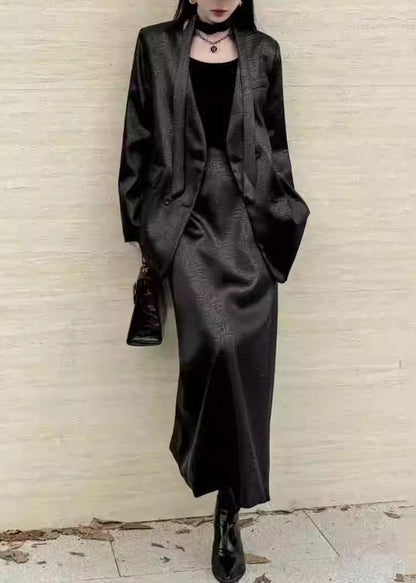 Luvik | Terävähelmaiset mustat satiinitakit ja maksihameet Kaksiosainen asuste