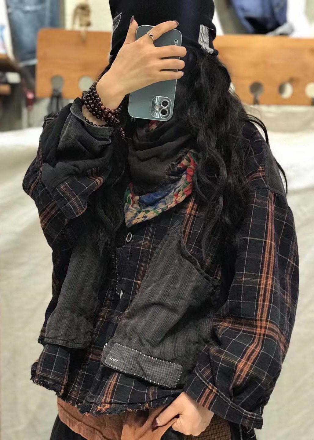 Luvik | Mustat Peter Pan -kaulustakit ruudullisella applikaatiolla