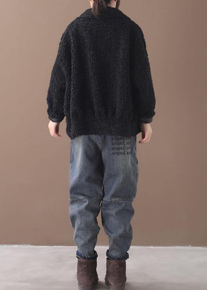 Luvik | rento musta villatakki kääntökauluksella ja painikkeilla