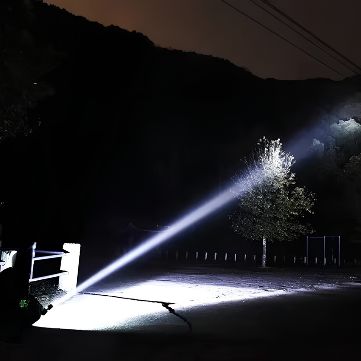 Oppladbar LED-lommelykt med lang rekkevidde beam Luvikno