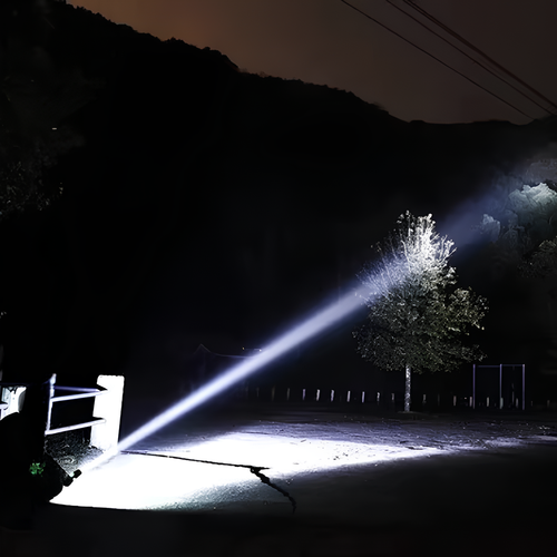 Oppladbar LED-lommelykt med lang rekkevidde beam Luvikno