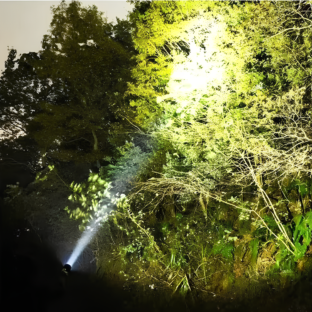 Oppladbar LED-lommelykt med lang rekkevidde beam Luvikno