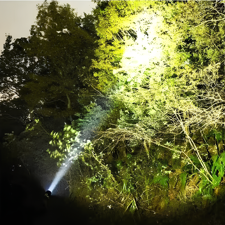 Oppladbar LED-lommelykt med lang rekkevidde beam Luvikno