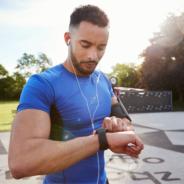 FitTrack Pro Advanced Smartwatch - Tilpassbare funksjoner | Helse- og treningsovervåking Luvikno