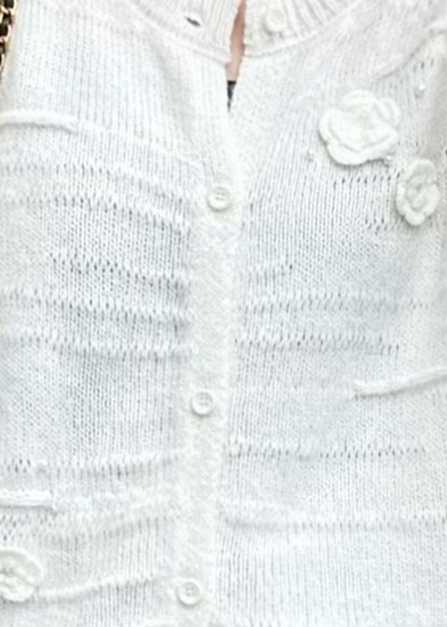 Luvik | Mukava neuletakki valkoisilla neppareilla O-v:llä