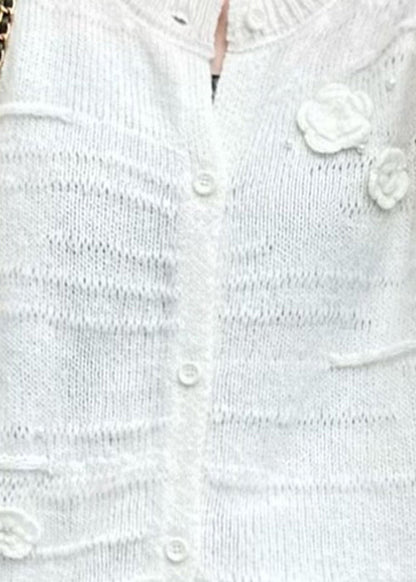 Luvik | Mukava neuletakki valkoisilla neppareilla O-v:llä