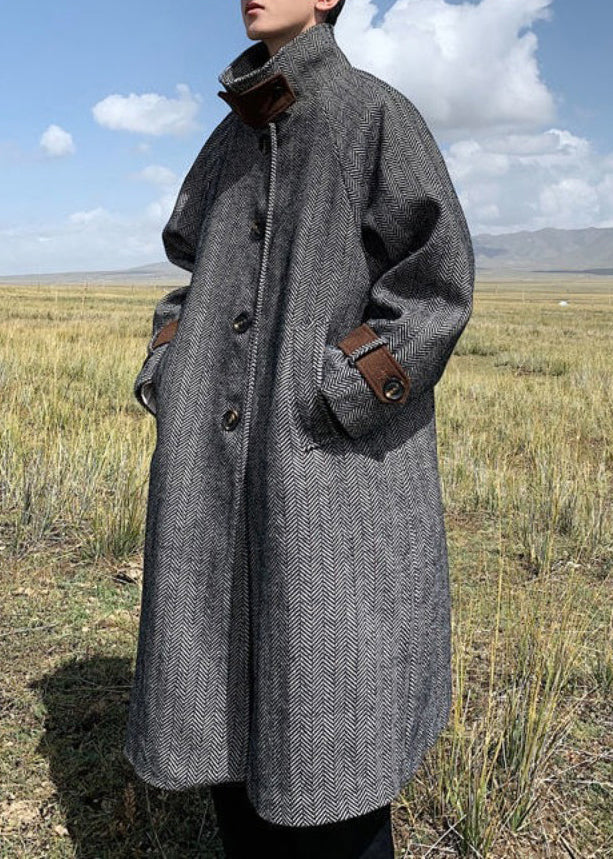 Luvik | Paksusta villasta valmistetut miesten takit mustalla korkeasekäytävällä ja talvitaskuilla