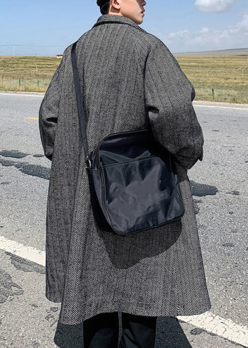 Luvik | Paksusta villasta valmistetut miesten takit mustalla korkeasekäytävällä ja talvitaskuilla