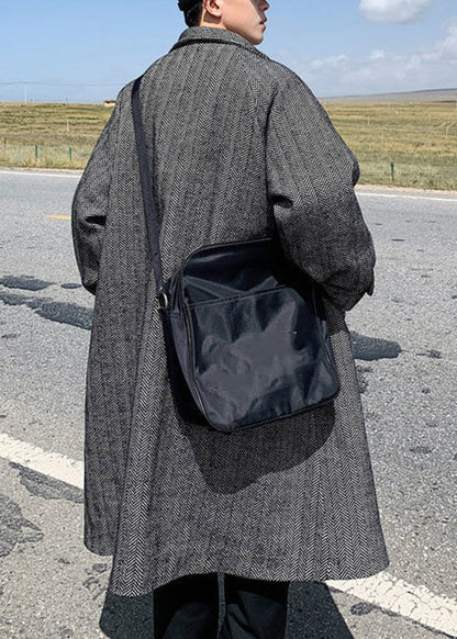 Luvik | Paksusta villasta valmistetut miesten takit mustalla korkeasekäytävällä ja talvitaskuilla