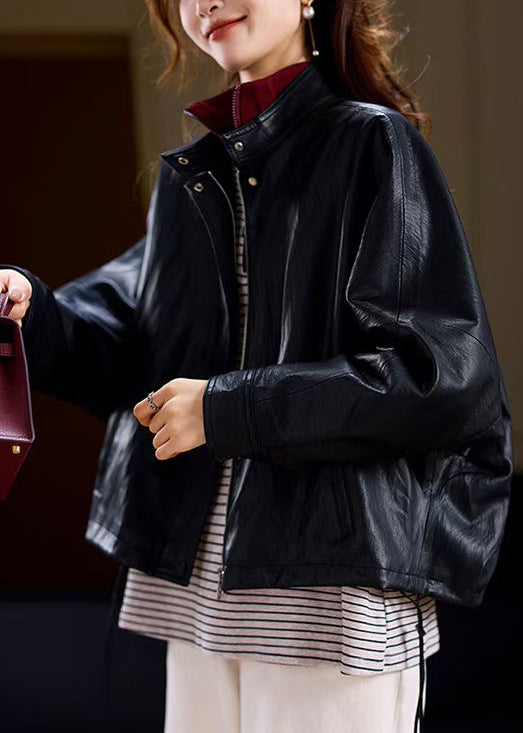 Luvik | Mustat keinonahkatakit, joissa on korkea kaulus ja vetoketju