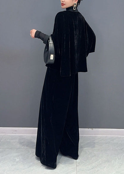 Luvik | Mustasta silkki samettitakista, jossa on V-patchwork-kaulus, napit ja leveät housut, kaksiosainen asuste