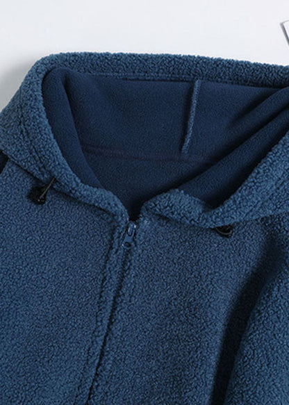 Luvik | Sininen huppari, jossa tekoturkishuppu talvella