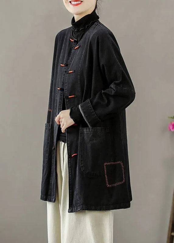 Luvik | Sininen denim-patchwork-takki pyöreällä kauluksella, jossa on pitkät hihat ja taskut