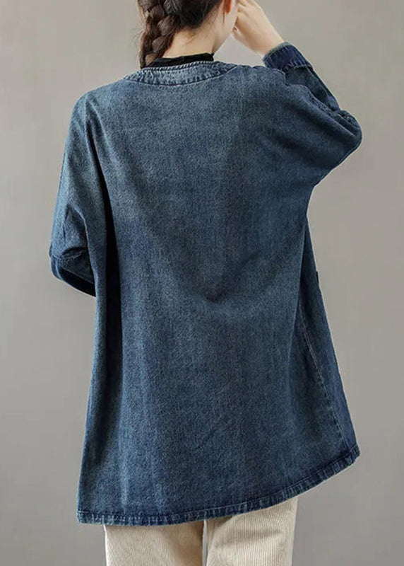 Luvik | Blå denim-lappetakk med rund krage, lange ermer og lommer