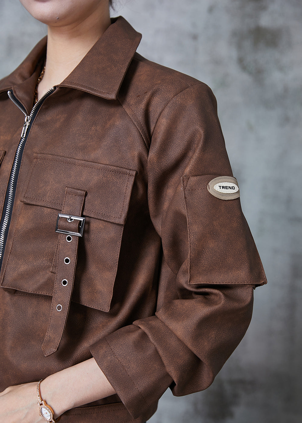 Luvik | Ruskean sävyinen tummanraidallinen tekonahkatakki