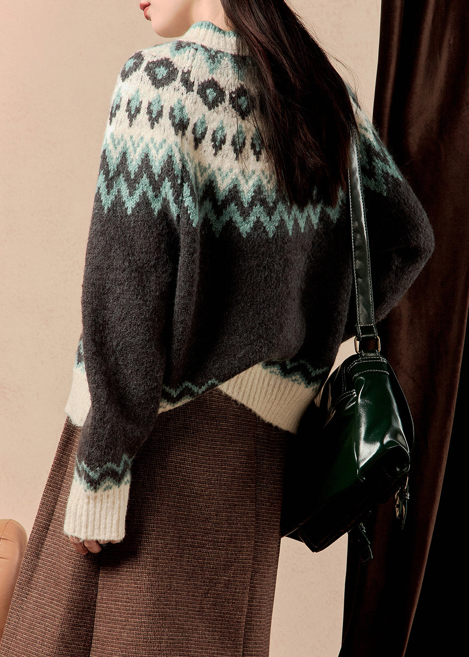 Luvik | Villakangastakki, jossa on tilkkukuosi ja tummanharmaat napit talvelle