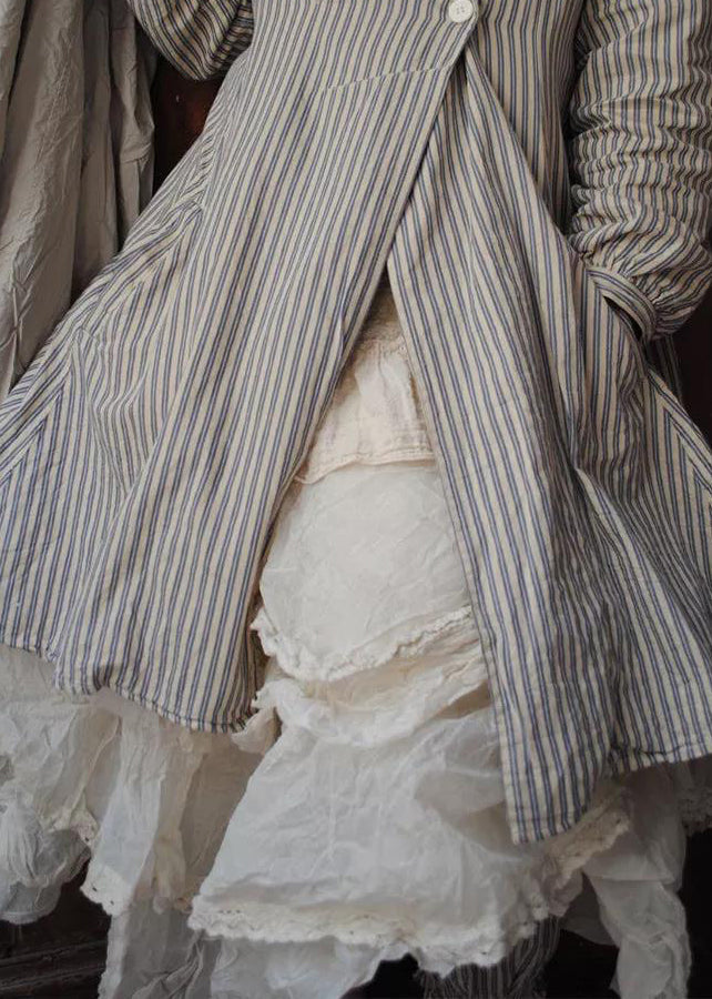 Luvik | Puuvillasta valmistettu pitkähihaisten, napillisten taskujen takki