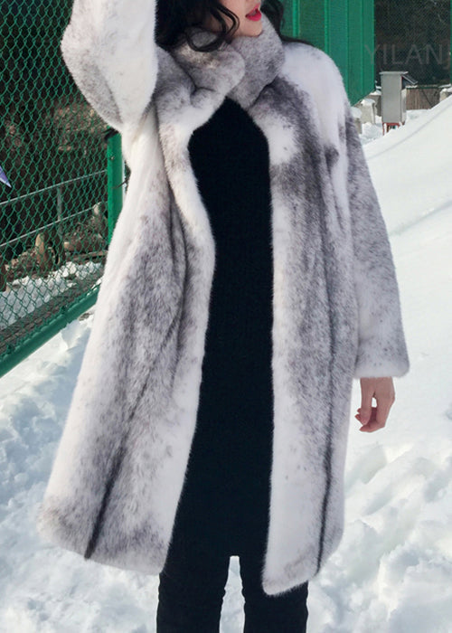 Luvik | Valkoinen talvinen korkeakauluksinen minkkitakki