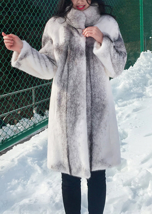 Luvik | Valkoinen talvinen korkeakauluksinen minkkitakki