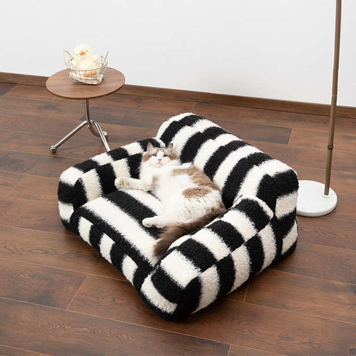 Moderne Faux Lambswool Kattesofa med Brede Armlener og Avtakbar Pute | Luvikno