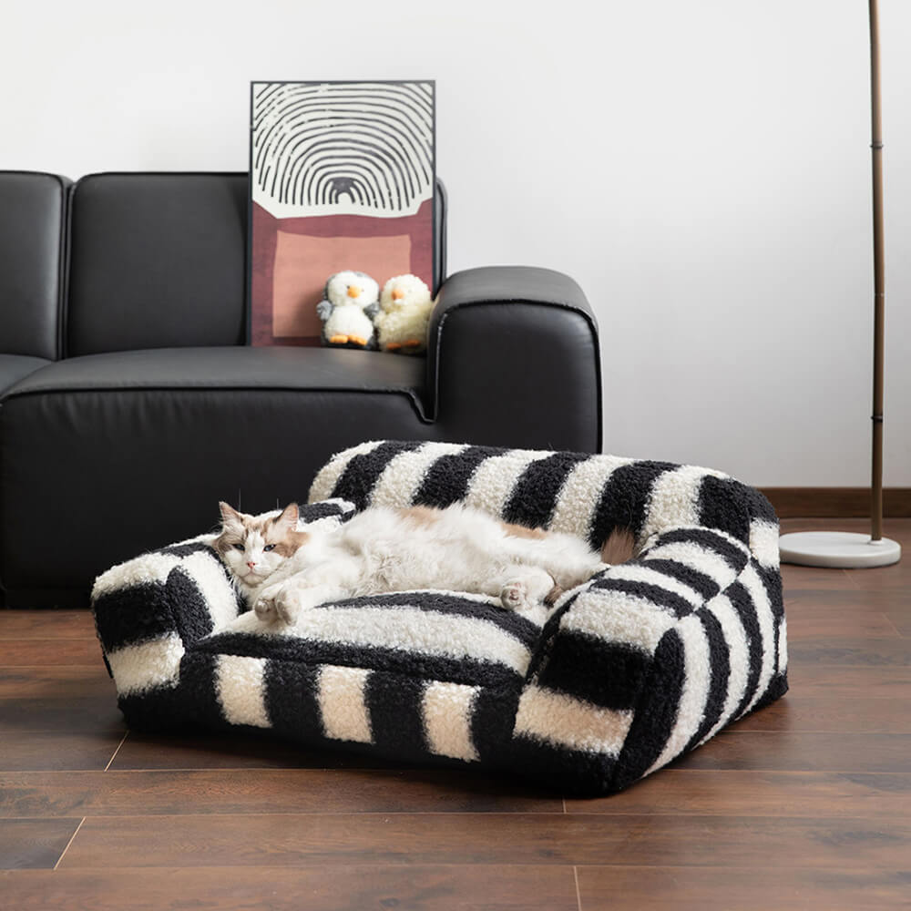 Moderne Faux Lambswool Kattesofa med Brede Armlener og Avtakbar Pute | Luvikno