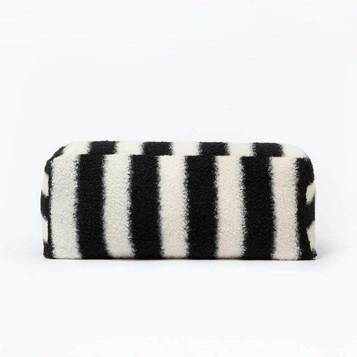 Moderne Faux Lambswool Kattesofa med Brede Armlener og Avtakbar Pute | Luvikno