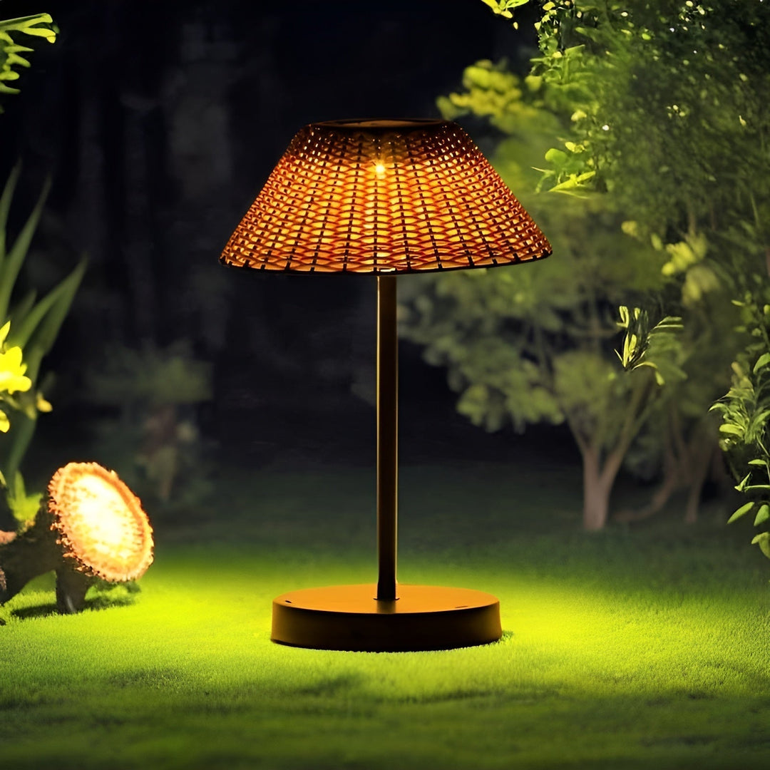 Luvikno | Elegant GardenVevd Solbordlampe - Værbestandig & Energisparende