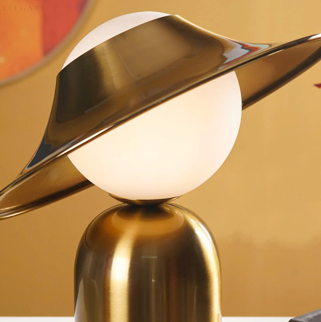 Luvikno | Elegant Gull Bordlampe Med LED, Skandinavisk Design For Hygge Interiør