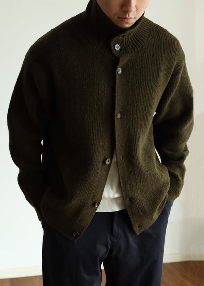 Luvik | Miehille tarkoitettu mukava villainen talvitakki, joka on korkeakauluksellinen