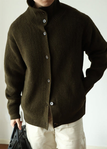 Luvik | Miehille tarkoitettu mukava villainen talvitakki, joka on korkeakauluksellinen