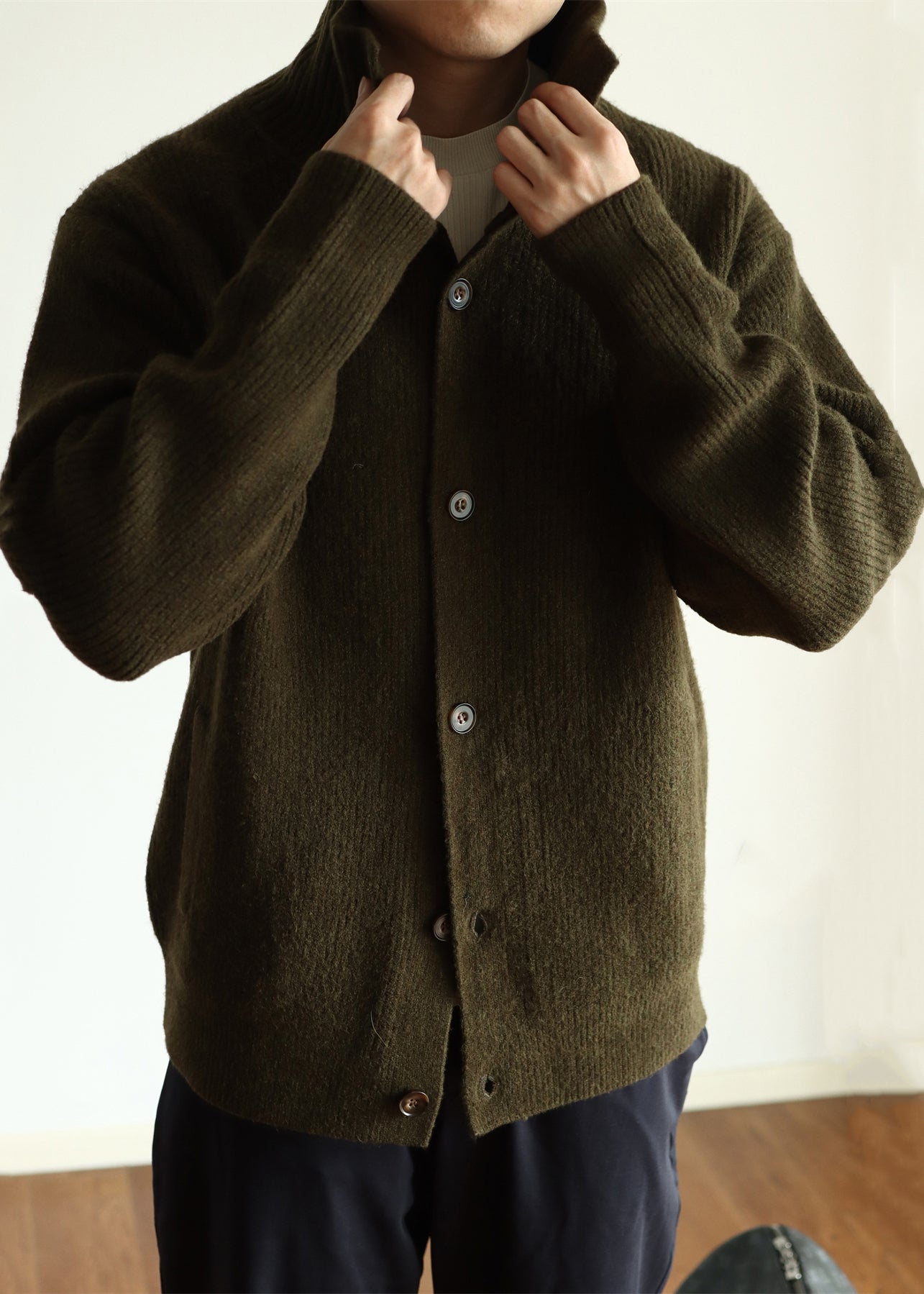 Luvik | Miehille tarkoitettu mukava villainen talvitakki, joka on korkeakauluksellinen