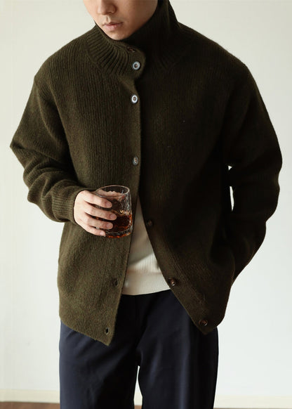 Luvik | Miehille tarkoitettu mukava villainen talvitakki, joka on korkeakauluksellinen