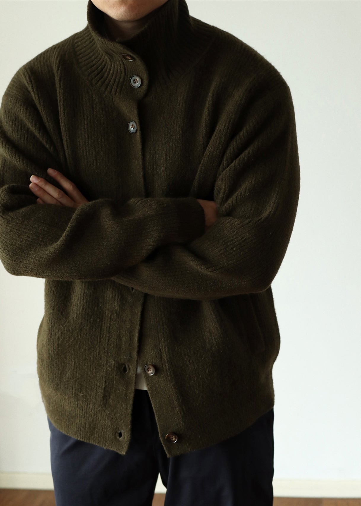 Luvik | Miehille tarkoitettu mukava villainen talvitakki, joka on korkeakauluksellinen