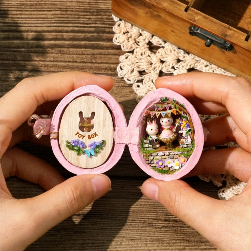 Håndlaget Tre Miniature Valnøtt Dukkehus | Luvikno