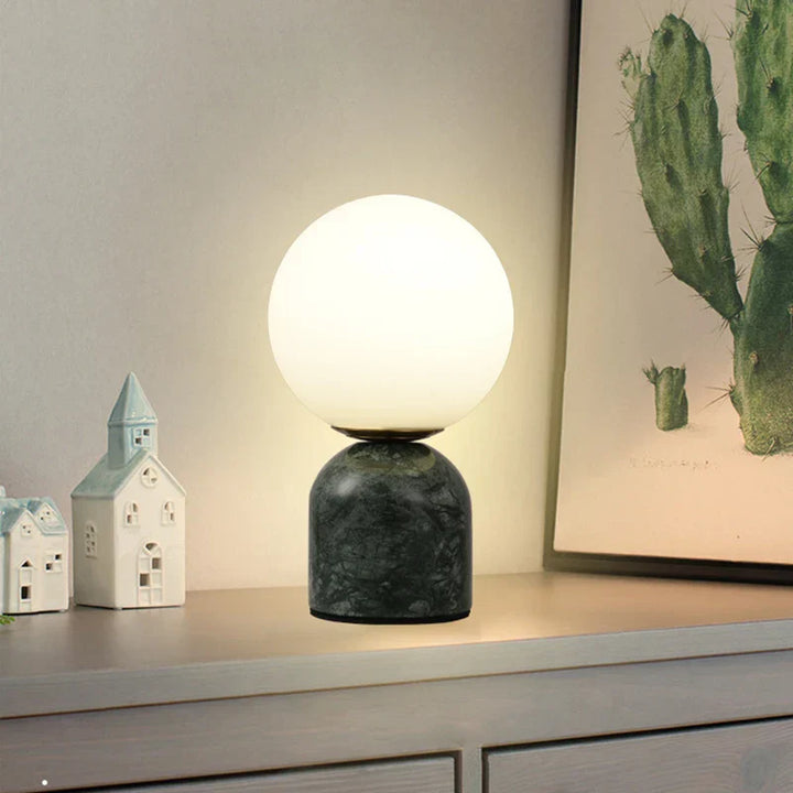 Moderne Marmor Bordlampe med Rund Glass, Elegant Stuebelysning | Luvikno